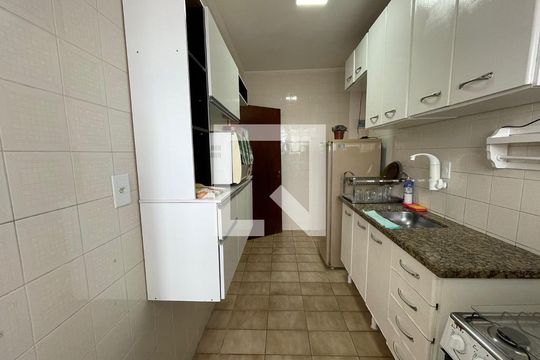 Cozinha de apartamento para alugar com 1 quarto, 58m² em Vilamar, Praia Grande