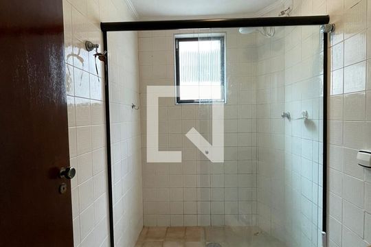 Banheiro de apartamento para alugar com 1 quarto, 58m² em Vilamar, Praia Grande