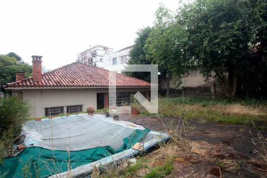 Pátio de casa à venda com 3 quartos, 260m² em Petrópolis, Porto Alegre