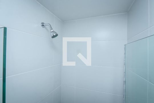 Banheiro de apartamento para alugar com 2 quartos, 43m² em Jardim Monte Alegre, Taboão da Serra
