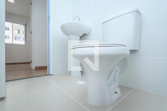 Banheiro de apartamento para alugar com 2 quartos, 43m² em Jardim Monte Alegre, Taboão da Serra