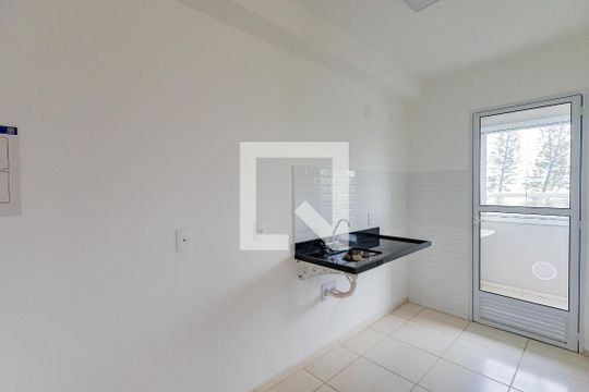 Cozinha de apartamento para alugar com 2 quartos, 42m² em Jurubatuba, São Paulo
