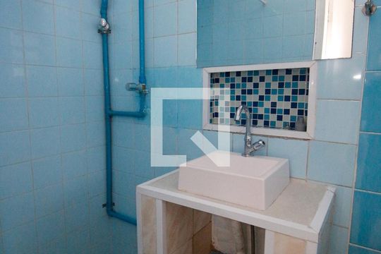 Banheiro de casa para alugar com 1 quarto, 37m² em Jardim Vilas Boas, São Paulo