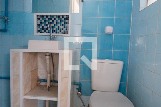 Banheiro de casa para alugar com 1 quarto, 37m² em Jardim Vilas Boas, São Paulo