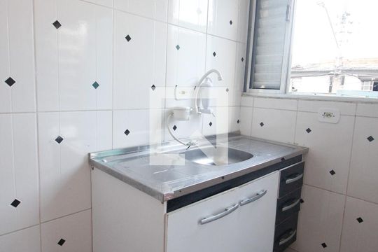 Cozinha de casa para alugar com 1 quarto, 37m² em Jardim Vilas Boas, São Paulo