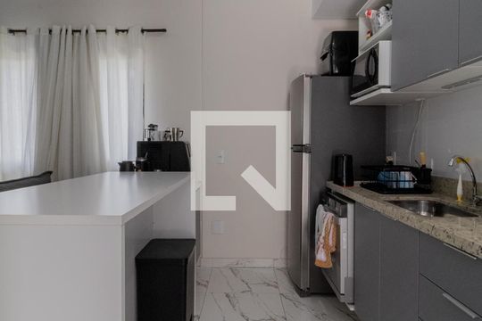 Cozinha de apartamento à venda com 2 quartos, 56m² em Vila Ré, São Paulo