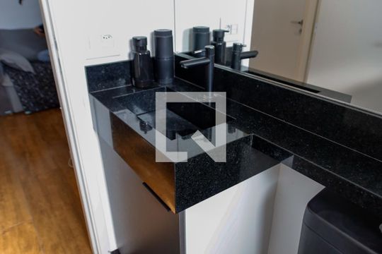 Banheiro de apartamento à venda com 2 quartos, 55m² em São Pedro, Osasco