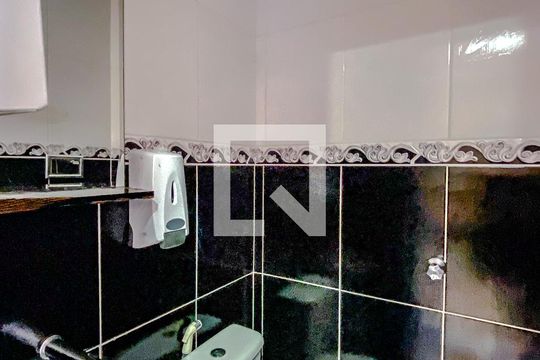 Lavabo (Garagem) de casa à venda com 3 quartos, 260m² em Vila Invernada, São Paulo