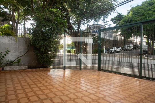 Garagem de casa à venda com 3 quartos, 150m² em Planalto Paulista, São Paulo