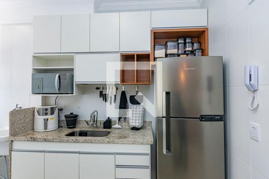 Cozinha de apartamento para alugar com 2 quartos, 55m² em João Pinheiro, Belo Horizonte