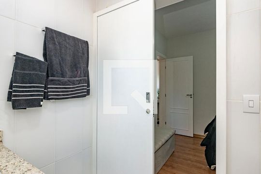 Banheiro da Suíte de apartamento para alugar com 2 quartos, 55m² em João Pinheiro, Belo Horizonte