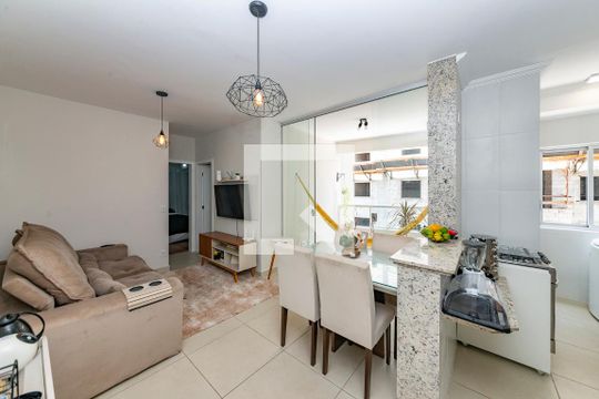 Apartamento para alugar com 2 quartos, 55m² em João Pinheiro, Belo Horizonte