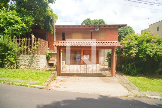 Fachada de casa à venda com 3 quartos, 360m² em Centro, Novo Hamburgo