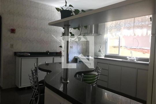 Casa à venda com 6 quartos, 257m² em Jardim Santa Clara, Guarulhos