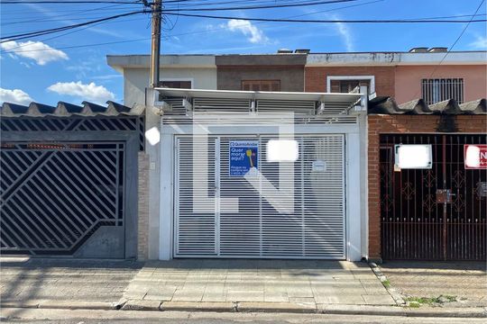 Fachada com plaquinha de casa à venda com 3 quartos, 120m² em Vila Nova Carolina, São Paulo