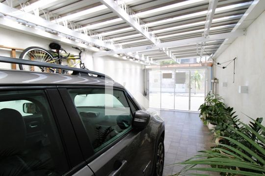 Garagem de casa à venda com 3 quartos, 120m² em Vila Nova Carolina, São Paulo