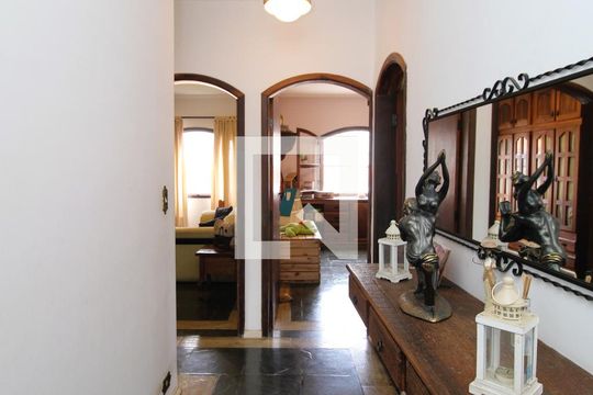 Corredor - Quartos de casa à venda com 3 quartos, 280m² em Jardim Guanca, São Paulo
