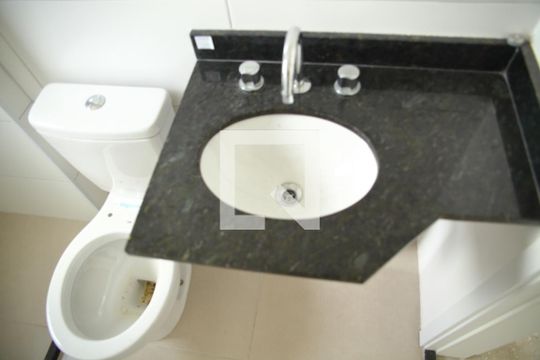 Banheiro de apartamento à venda com 2 quartos, 54m² em Jardim do Mar, São Bernardo do Campo