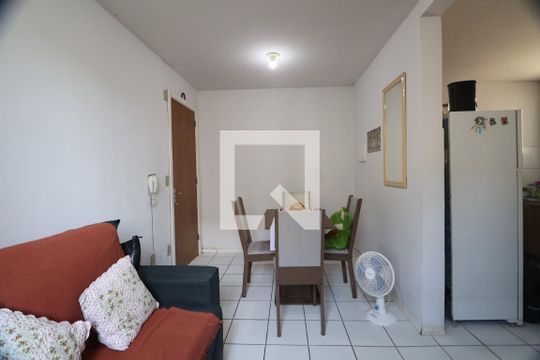 Sala  de apartamento à venda com 2 quartos, 52m² em Guajuviras, Canoas