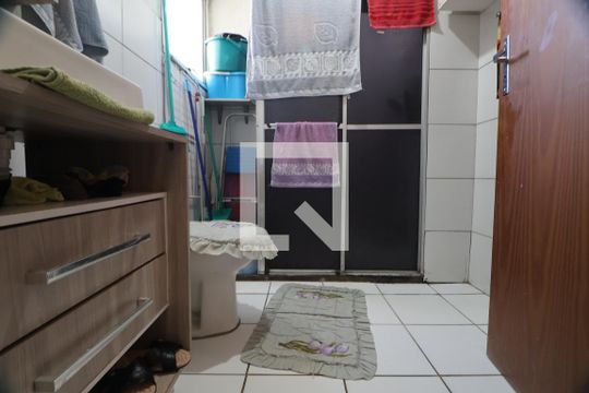 Banheiro  de apartamento à venda com 2 quartos, 52m² em Guajuviras, Canoas