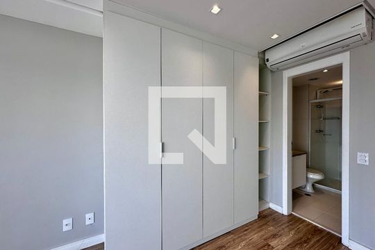 Sala/Quarto de kitnet/studio à venda com 1 quarto, 44m² em Santo Amaro, São Paulo
