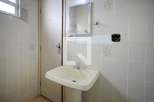Banheiro de apartamento à venda com 2 quartos, 50m² em Serra, Belo Horizonte