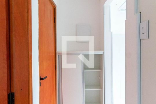 Cozinha de apartamento para alugar com 2 quartos, 48m² em Artur Alvim, São Paulo