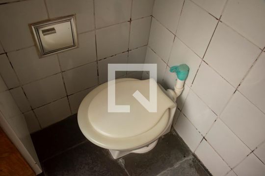 Banheiro de Serviço de casa à venda com 2 quartos, 80m² em Vila Clementino, São Paulo