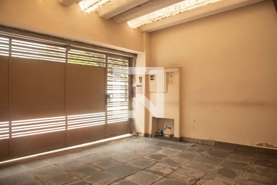 Garagem de casa à venda com 2 quartos, 80m² em Vila Clementino, São Paulo