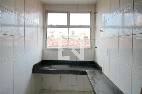 Cozinha de apartamento à venda com 2 quartos, 62m² em Sagrada Família, Belo Horizonte
