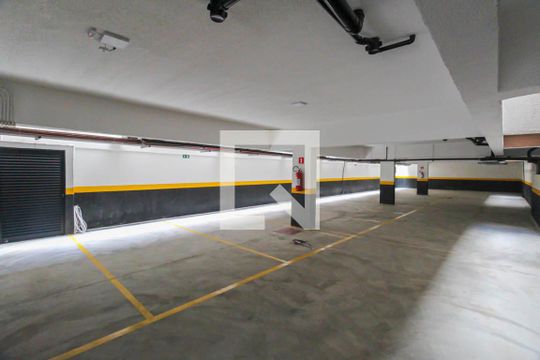 Garagem de apartamento à venda com 2 quartos, 50m² em Vila Lucia, São Paulo