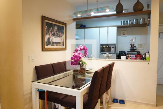 Sala de apartamento à venda com 2 quartos, 60m² em Jardim Analia Franco, São Paulo