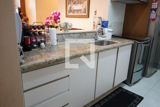 Cozinha de apartamento à venda com 2 quartos, 60m² em Jardim Analia Franco, São Paulo