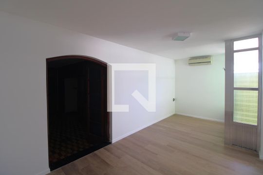 Sala de casa à venda com 4 quartos, 220m² em Jardim Umuarama, São Paulo