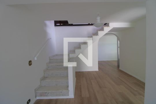 Sala de casa à venda com 4 quartos, 220m² em Jardim Umuarama, São Paulo