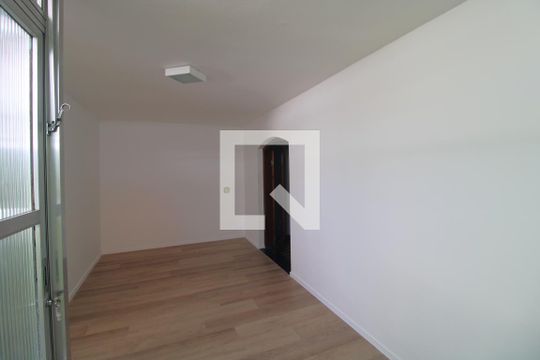 Sala de casa à venda com 4 quartos, 220m² em Jardim Umuarama, São Paulo
