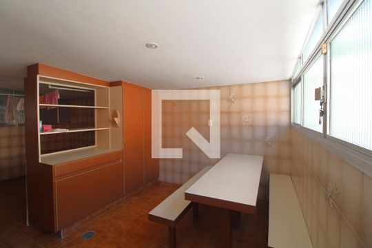 Área de Serviço de casa à venda com 4 quartos, 220m² em Jardim Umuarama, São Paulo