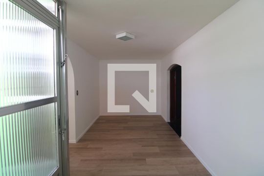 Sala de casa à venda com 4 quartos, 220m² em Jardim Umuarama, São Paulo