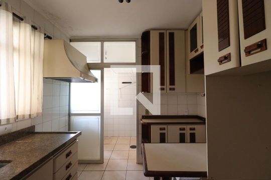 Cozinha de apartamento para alugar com 3 quartos, 100m² em Vila Seixas, Ribeirão Preto