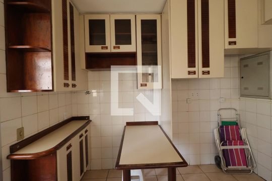 Cozinha de apartamento para alugar com 3 quartos, 100m² em Vila Seixas, Ribeirão Preto