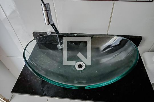Banheiro de casa para alugar com 3 quartos, 60m² em Vila Regente Feijo, São Paulo