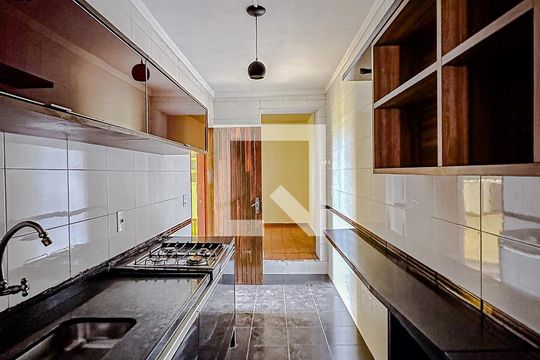 Cozinha de casa para alugar com 3 quartos, 60m² em Vila Regente Feijo, São Paulo