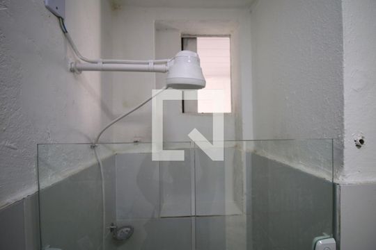 Banheiro de casa para alugar com 2 quartos, 50m² em Brás de Pina, Rio de Janeiro