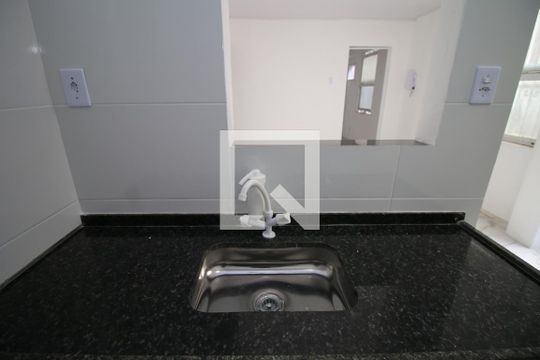 Cozinha de casa para alugar com 2 quartos, 50m² em Brás de Pina, Rio de Janeiro