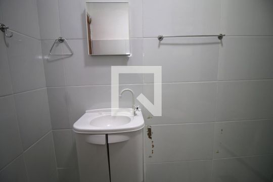 Banheiro de casa para alugar com 2 quartos, 50m² em Brás de Pina, Rio de Janeiro