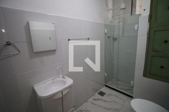 Banheiro de casa para alugar com 2 quartos, 50m² em Brás de Pina, Rio de Janeiro