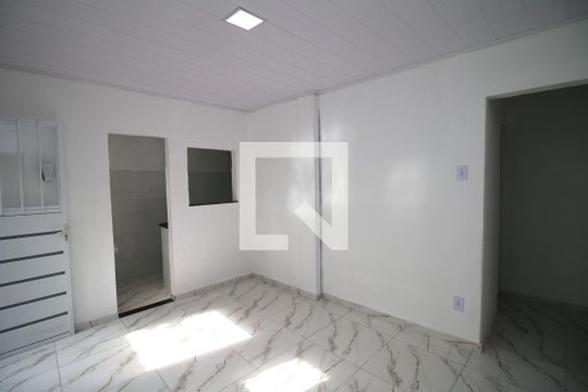 Casa para alugar com 2 quartos, 50m² em Brás de Pina, Rio de Janeiro