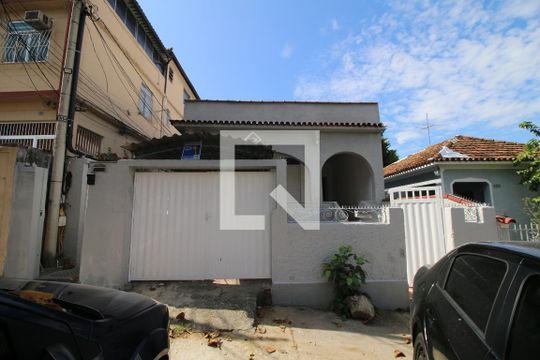 Fachada de casa para alugar com 2 quartos, 50m² em Brás de Pina, Rio de Janeiro