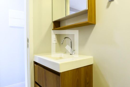 Banheiro de kitnet/studio à venda com 1 quarto, 25m² em Vila Andrade, São Paulo