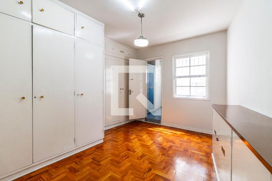 Suíte de casa para alugar com 3 quartos, 280m² em Jardim das Bandeiras, São Paulo